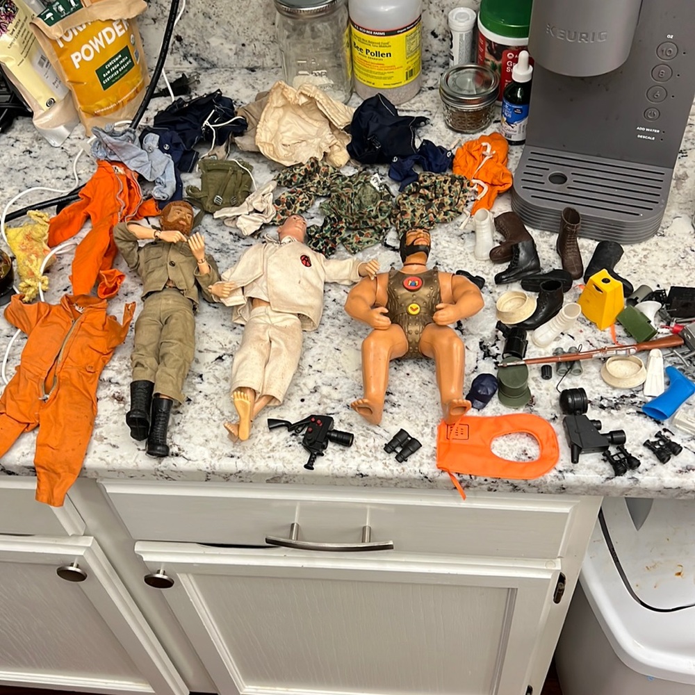 1964 GI Joe action figures and accessories bundle (intruder sold)